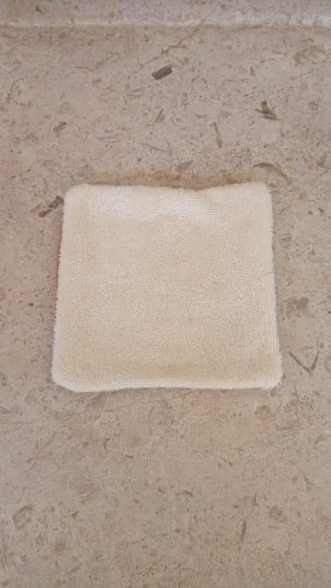 Serviette visage doublée "S" - camel feuilles dorées – Image 3