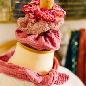 Chouchou dentelle vieux rose (n°2 sur la photo)