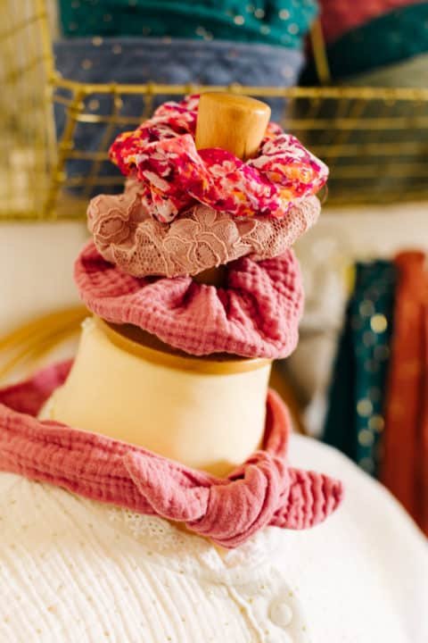 Chouchou dentelle vieux rose (n°2 sur la photo)